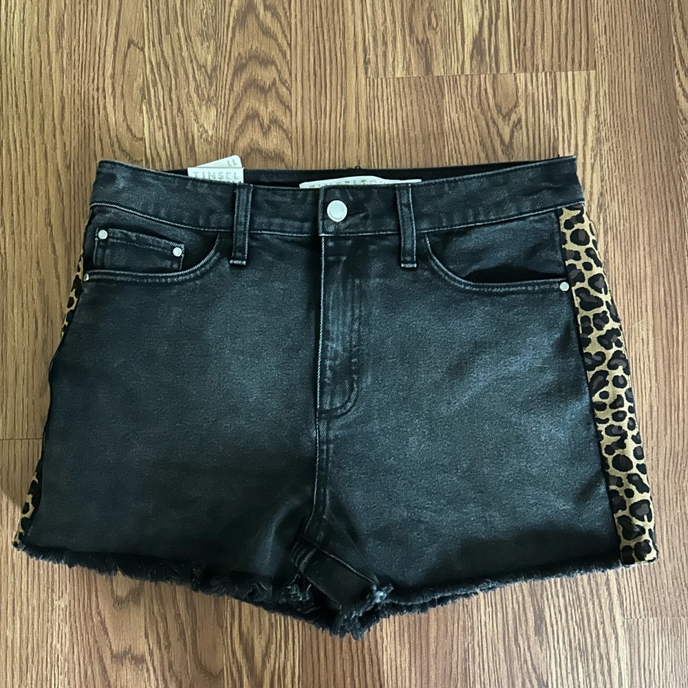 Tinseltown Black Jean Shorts with Cheetah Print on Sides, Size 11 in Juniors,NWT